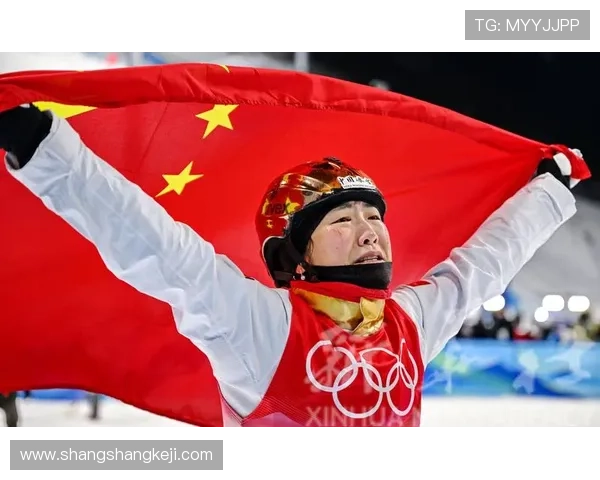 徐梦桃夺冠泪洒领奖台上唱国歌